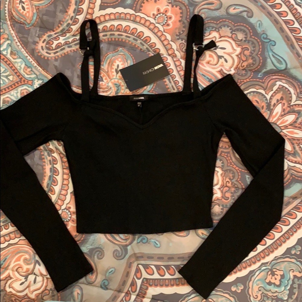 Black long-sleeved Crop Top